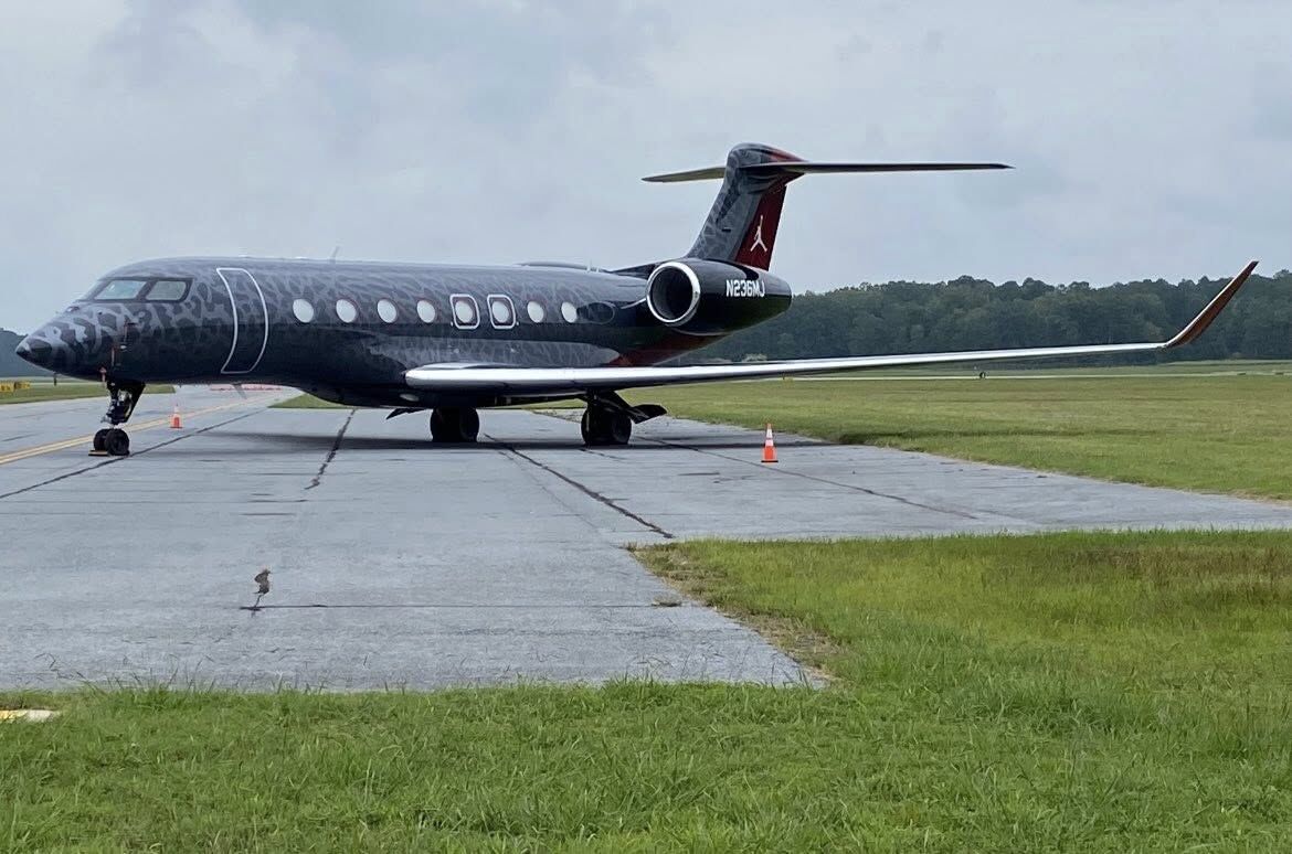 Michael Jordan's plane lands at Salisbury Airport